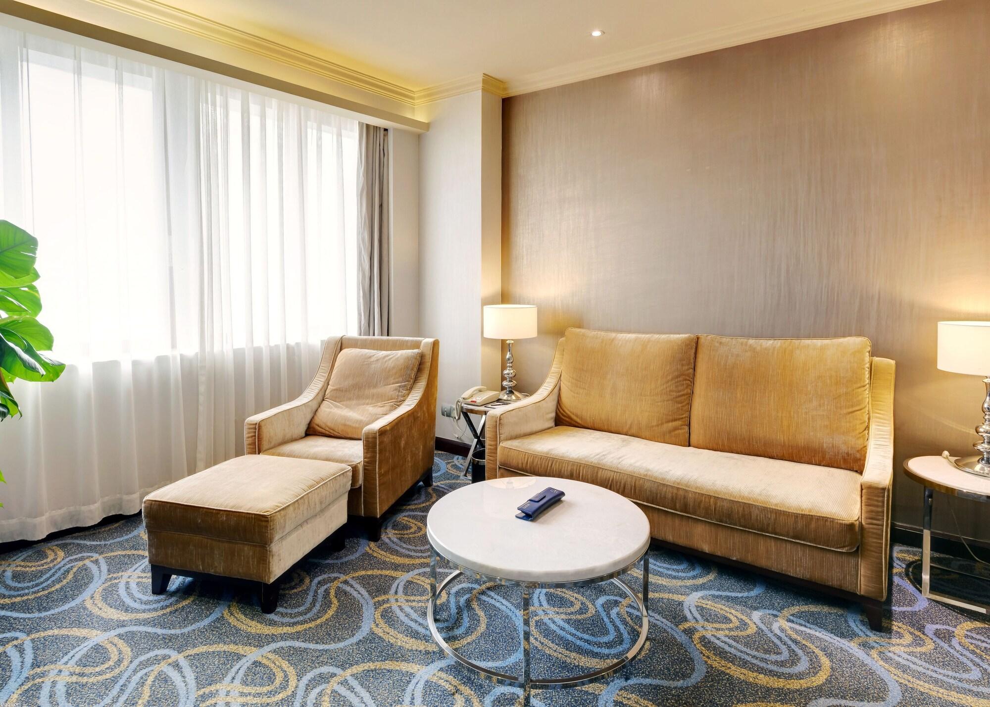 โรงแรม โรงแรมโอเชี่ยน 4*